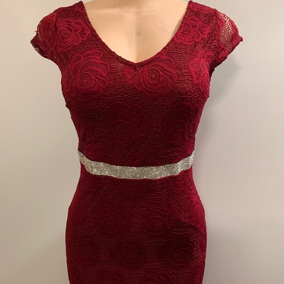 Women junior burgundy lace bodycon maxi dress size (S) sleeveless zipper back - Picture 5 of 9